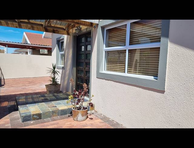 3 BEDROOM FREESTANDING RENTED IN MUIZENBERG